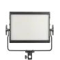 Панель RGB-света GODOX LP600R K2 с диффузором, установленная на штативе для студийного или видеосвета