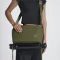 Рюкзак URTH Dolomite 8L для фотоаппаратуры с водоотталкивающей тканью и мягким плечевым ремнем, зелёный цвет, вид спереди