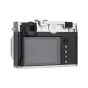 Задний вид камеры Fujifilm GFX100RF с креплением для вспышки для установки эргономической рукоятки JJC TA GFX100RF с опорой для большого пальца