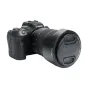 Canon RF 24-70mm f/2.8L IS USM objekts ar pievienotu JJC EW 88E gaismas aizsardzības vāciņu, sānu skats optimālai gaismas izkļūšanai