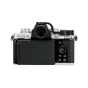 Камера Nikon Z fc с прикрепленной черной рукояткой JJC TA-ZFC, вид сверху и сзади, демонстрирующий эргономичный дизайн и силиконовый накладку на палец для стабильного одноручного использования
