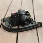 Камера Fujifilm с черным ремнем Falcam Maglink Quick Magnetic Buckle Shoulder Strap Lite V2 для удобного доступа и комфорта