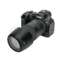 DSLR-камера Canon с телеобъективом и большим защитным колпаком JJC для блокировки постороннего света и улучшения качества изображения