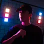 Ulanzi Mini Pocket 49 RGB videolampa balta ar 360° krāsas iestatījumiem, kompakts dizains un apgaismota priekšpuse, ideāla radošai videofilmu un fotogrāfiju apgaismošanai