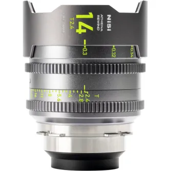 NiSi Athena Prime Rewind 14mm T2.4 PL-Mount kinolēca ar pievienotu vāciņu, rādot priekšējo un sānu skatu ar fokusa gredzenu un fluorescējošām atzīmēm