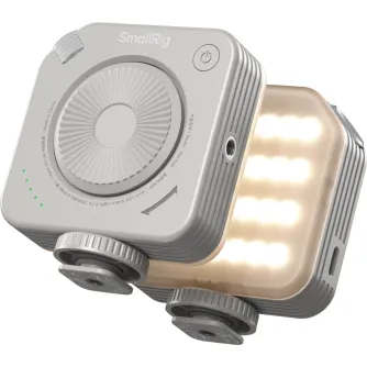 SmallRig 5820 Neo mazsā LED video gaisma ar priekšējo skatu, kas rāda iedegtu siltās gaismas paneli, kontroles ritinātāju un daudzveidīgas montāžas iespējas, tostarp 1/4"-20 vītni un auksto pēdu