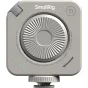 SmallRig P96 Neo mini LED video gaisma Morandi pelēkā krāsā, priekšējā redzējumā ar radiālu gaismas paneļa dizainu un statīva stiprinājumu, redzami barošanas poga un indikatora gaismas.