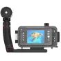 Корпус SeaLife SportDiver Pro 2500 для подводной съемки со встроенным светом мощностью 2500 люмен, передний вид с экраном смартфона и изображением морской черепахи