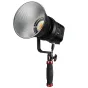 Bresser BR-135RGB 135W COB LED studijas gaisma ar regulējamu reflektoru, uz statīva, priekšējais skats, ieslēgta profesionālajai fotogrāfijai un video apgaismošanai