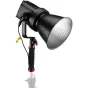 Bresser BR-135RGB 135 Вт COB LED-лампа с большим серебристым зонтичным рассеивателем, установленная на штативе для профессиональной фотосъемки и видеосъемки