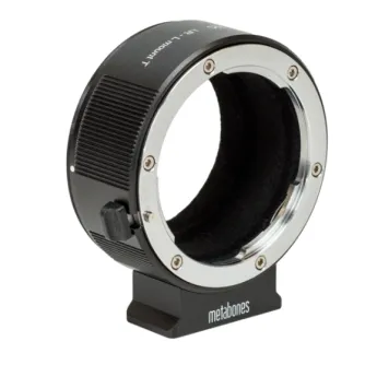 Адаптер Metabones Leica R к L-байонету с электронным управлением диафрагмы, выполненный из точеной латуни, с войлочной внутренней отделкой и съемной Arca-тип стойкой.