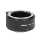 Адаптер Metabones Leica R к Nikon Z с текстурированным цилиндрическим корпусом, металлическим монтажным кольцом и выгравированным логотипом, предназначен для профессиональной фотосъемки.