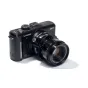 Беззеркальная камера Panasonic Lumix GF1 с высококачественным ручным объективом, черный корпус и детализированные элементы управления для профессиональной фотографии.