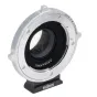 Metabones Canon EF uz Micro Four Thirds T CINE ātruma Booster XL 0.64x adapters ar noņemamu Arca-tipa statīva kāju, sānu skats ar objektīva montāžas vietu un apgaismojuma kontroles gredzenu