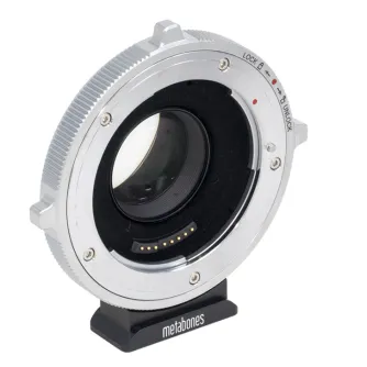 Адаптер Metabones Canon EF к Micro Four Thirds T CINE Speed Booster XL 0.64x с отъемной Arca-штативной платформой, вид сбоку с креплением объектива и кольцом управления диафрагмой