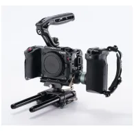 Tilta Canon C50 Power Kit kameras kārba ar V-Mount baterijas plātni, regulējamu rokturi un Arca-Swiss statīva bāzi profesionālai videofilmēšanaiTilta Canon C50 Power Kit kameras kārba ar V-Mount baterijas plātni, regulējamu rokturi un Arca-Swiss statīva bāzi profesionālai videofilmēšanai