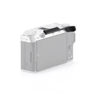 Tilta melnais pirkstgalvas stabilizators uz Fujifilm X-M5 kameru - drošs karstā pēda montāžas atbalsts uzlabotai stabilitātei un komfortam rokas filmēšanāTilta melnais pirkstgalvas stabilizators uz Fujifilm X-M5 kameru - drošs karstā pēda montāžas atbalsts uzlabotai stabilitātei un komfortam rokas filmēšanā