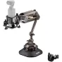Комплект Tilta Hydra Alien Mini Master Kit в бежевом цвете пустыни, с установленной компактной камерой на амортизирующей головке, электронной присоской, многоосевой стабилизационной платформой, креплением на руль и дополнительны