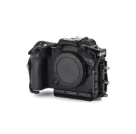 Tilta полный кейс для Canon R6 Mark III - прочный черный защитный корпус с Arca-Swiss пластиной, креплениями для аксессуаров и резьбовыми точками для монтажа оборудованияTilta полный кейс для Canon R6 Mark III - прочный черный защитный корпус с Arca-Swiss пластиной, креплениями для аксессуаров и резьбовыми точками для монтажа оборудования