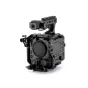 Tilta pilnīgs kameras korpuss Fujifilm GFX ETERNA ar integrētu uzņemšanas pogu, vairākiem šuvju montāžas punktiem un 15mm stiebra montāžu sekotāju fokusēšanai.