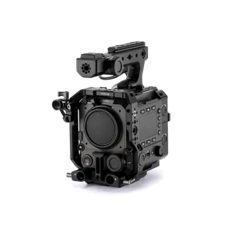 Кейс Tilta для камеры Fujifilm GFX ETERNA с интегрированной кнопкой записи, несколькими резьбовыми креплениями для аксессуаров и 15-мм штанговым креплением для систем фоллоу-фокус.
