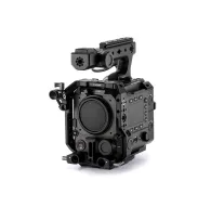 Tilta pilnīgs kameras korpuss Fujifilm GFX ETERNA ar integrētu uzņemšanas pogu, vairākiem šuvju montāžas punktiem un 15mm stiebra montāžu sekotāju fokusēšanai.Tilta pilnīgs kameras korpuss Fujifilm GFX ETERNA ar integrētu uzņemšanas pogu, vairākiem šuvju montāžas punktiem un 15mm stiebra montāžu sekotāju fokusēšanai.
