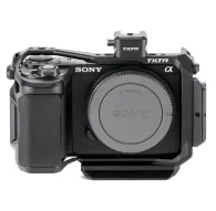 Кейс Tilta для Sony ZV-E10 II с эргономичной силиконовой рукояткой и полным доступом к портам и элементам управленияКейс Tilta для Sony ZV-E10 II с эргономичной силиконовой рукояткой и полным доступом к портам и элементам управления