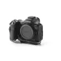 Melns Canona EOS R5 Mark II fotoaparāta korpuss, skats no sāna un augšas Tilta pusslēdžu aksesuāriem