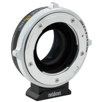 Metabones CY uz Canon RF ātruma CINE Speed Booster ULTRA 0.71x pieliekotājs ar Arca-tipa statīšanas pēdu, sānu skats ar pozitīvu bloķēšanas mehānismu un izturīgu alumīnija konstrukciju