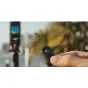 Insta360 Mini tālvadības pults INST11069 ar kompakto dizainu, sarkano pogu un indikatora gaismu, kas ļauj vadīt kameru bez roku līdz 10 metru attālumā.