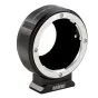 Адаптер Metabones Olympus OM к Micro Four Thirds с съемной Arca-стойкой, черно-серебристым покрытием, точной инженерией и ворсистой внутренней поверхностью для минимизации отражений.