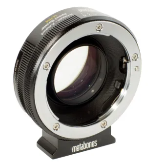 Адаптер Metabones Speed Booster ULTRA 0.71x для переходника с Sony A-mount на Fujifilm X-mount, матовое черное исполнение с видимыми оптическими элементами через объективный монтаж