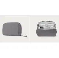 Moment Everything Tech Organizer pelēkā – kompakts tehnikas organizators ar elastīgiem kabļu organizatoriem un lielu zip celiņu aksesuāriem.Moment Everything Tech Organizer pelēkā – kompakts tehnikas organizators ar elastīgiem kabļu organizatoriem un lielu zip celiņu aksesuāriem.