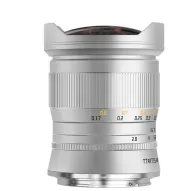 Объектив TTArtisan 11мм f/2.8 для Nikon Z - вид спереди с ручным фокусировочным кольцом и встроенным лепестковым козырькомОбъектив TTArtisan 11мм f/2.8 для Nikon Z - вид спереди с ручным фокусировочным кольцом и встроенным лепестковым козырьком