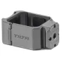 Крепежная скоба Tilta HDA-T15-MC-TG серого титанового цвета для DJI Osmo Pocket 3 с рельсом НАТО и текстурированным хватом для стабильности.