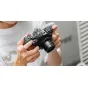 Canona PowerShot V1 kamera ar ārējo mikrofonu, kas nodrošina uzlabotu skaņas ierakstu, ideāli piemērota video veidošanai un satura radīšanai