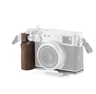 Базплата Tilta для Fujifilm X100VI с деревянной ручкой из ореха для удобной фиксации и совместимости с быстрозажимными пластинамиБазплата Tilta для Fujifilm X100VI с деревянной ручкой из ореха для удобной фиксации и совместимости с быстрозажимными пластинами
