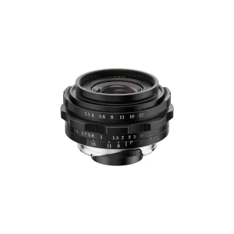 Объектив Thypoch Ksana 21мм f/3.5 ASPH для Leica M, чёрный, вид спереди с снятой передней крышкой, с эффектом ретро-вспышки