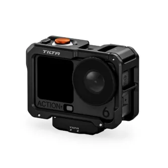 Корпус-чехол Tilta для камеры DJI Osmo Action 6 - черный вид спереди с эргономичными кнопками и магнитной базовой пластиной