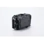 Клетка Tilta Full Camera Cage для Canon C50 - прочная черная камера-клетка с модульной конструкцией, вид сзади и сбоку, показывающий зажимы для HDMI/USB-C, базовую пластину Arca-style и точки крепления аксессуаров
