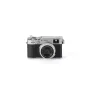 Fujifilm X100VI серебристая камера вид спереди, демонстрирующая горячий башмак для установки аксессуаров Tilta
