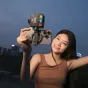 Крепление Ulanzi MA07 MagLock на холодный башмак с надежно закрепленным смартфоном для мобильной фотографии и стриминга на улице