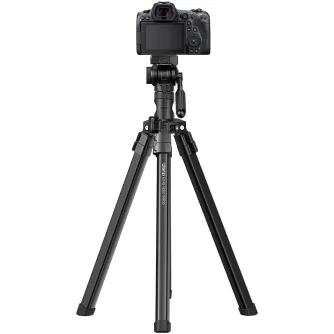 Ulanzi MT-65 Bluetooth bezvadu tripods ar stiprinātu DSLR fotoaparātu, demonstrējot pilnu augstumu 69.3 collas, pan/tilt galvu un horizontālo centrkolonu radošiem uzņemumiem.