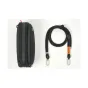 Ulanzi YY08 TechLite sling bag melnā krāsā ar izturīgu audumu un oranžiem akcentiem, kopā ar pielāgojamu siksnu ar metāla karabīniem drošai aprīkojuma piestiprināšanai