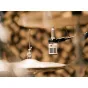 Динамический микрофон Universal Audio SD-3 с элегантным металлическим корпусом, установленный над тарелкой на стойке, идеален для работы с высокими уровнями звукового давления, такими как ударные, духовые инструменты и гитары; с