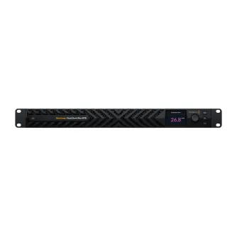 Blackmagic Design Cloud Store Ultra 48TB augstākās veiktspējas tīkla glabātājs ar priekšējo ventilācijas paneli un digitālo ekrānu, kas rāda aktīvo glabāšanas ietilpību un tīkla statusu
