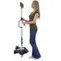 Varizoom FlowPod 3-in-1 stabilizators monopod režīmā ar montētu kameru, demonstrējot izstieptu augstumu un regulējamu rokturi daudzpusīgai filmēšanai.
