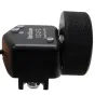 Фокусировочный привод VariZoom VZLFC для камер Canon C100/C300 с крупным текстурированным колесом и панелью управления с кнопкой питания и индикатором записи, установленный на зажим для объективов Canon EF.