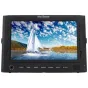 Varizoom VZM7 7 colu HDMI monitors ar 1024x600 izšķirtspēju, priekšējā skata attēls ar iekļauto displeju, krāšņiem toņiem un vadības pogām spilgtuma, kontrasta, izvēlnes navigācijas, attiecības, kameras iestatījumu un skaļuma re