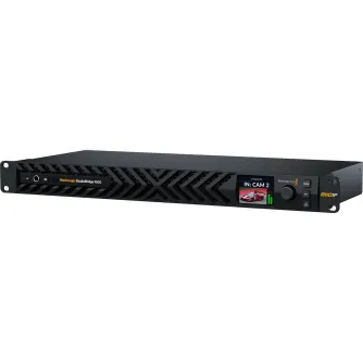 Blackmagic Design StudioBridge 100G спереди с прямым эфиром камеры на 2,2-дюймовом LCD-дисплее, с регулятором, кнопками меню и встроенным аудиомониторингом для моста SMPTE 2110 IP-видео